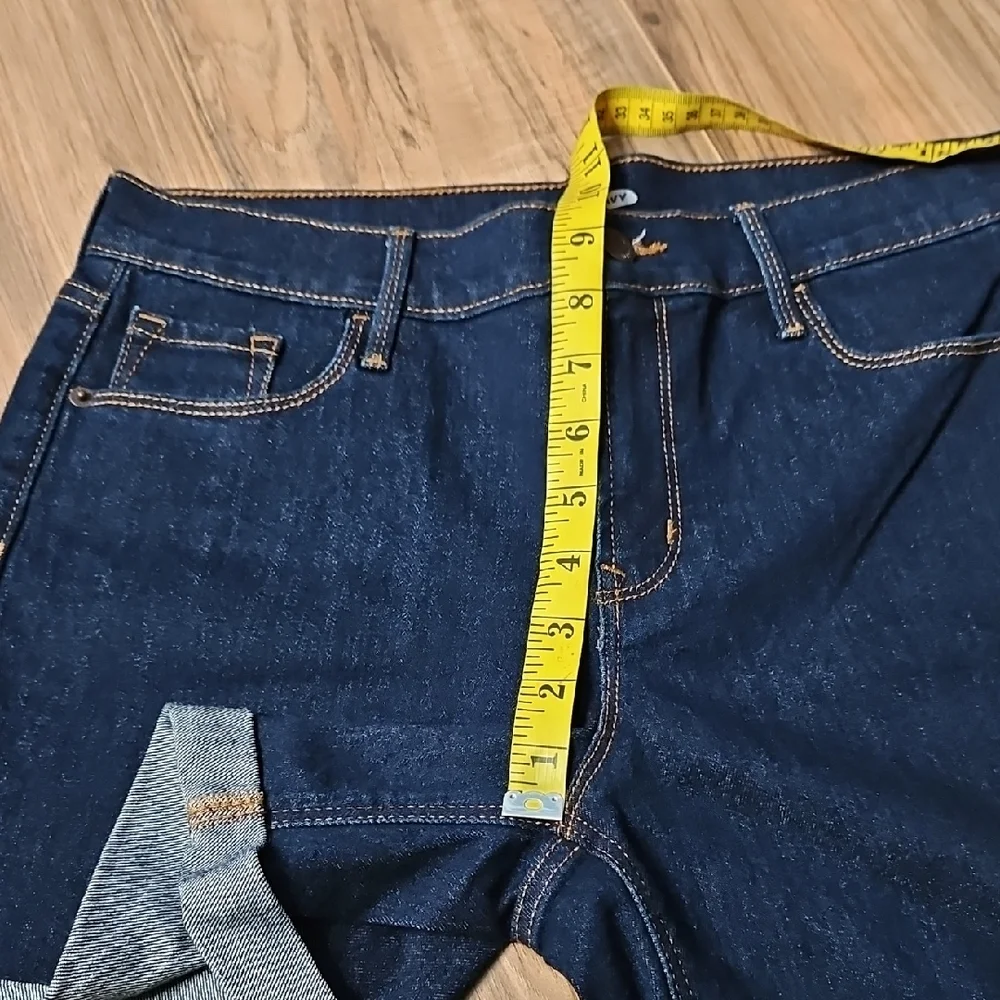 Old Navy Women's Dark Blue Jean Shorts NWT - Picture 5 of 8